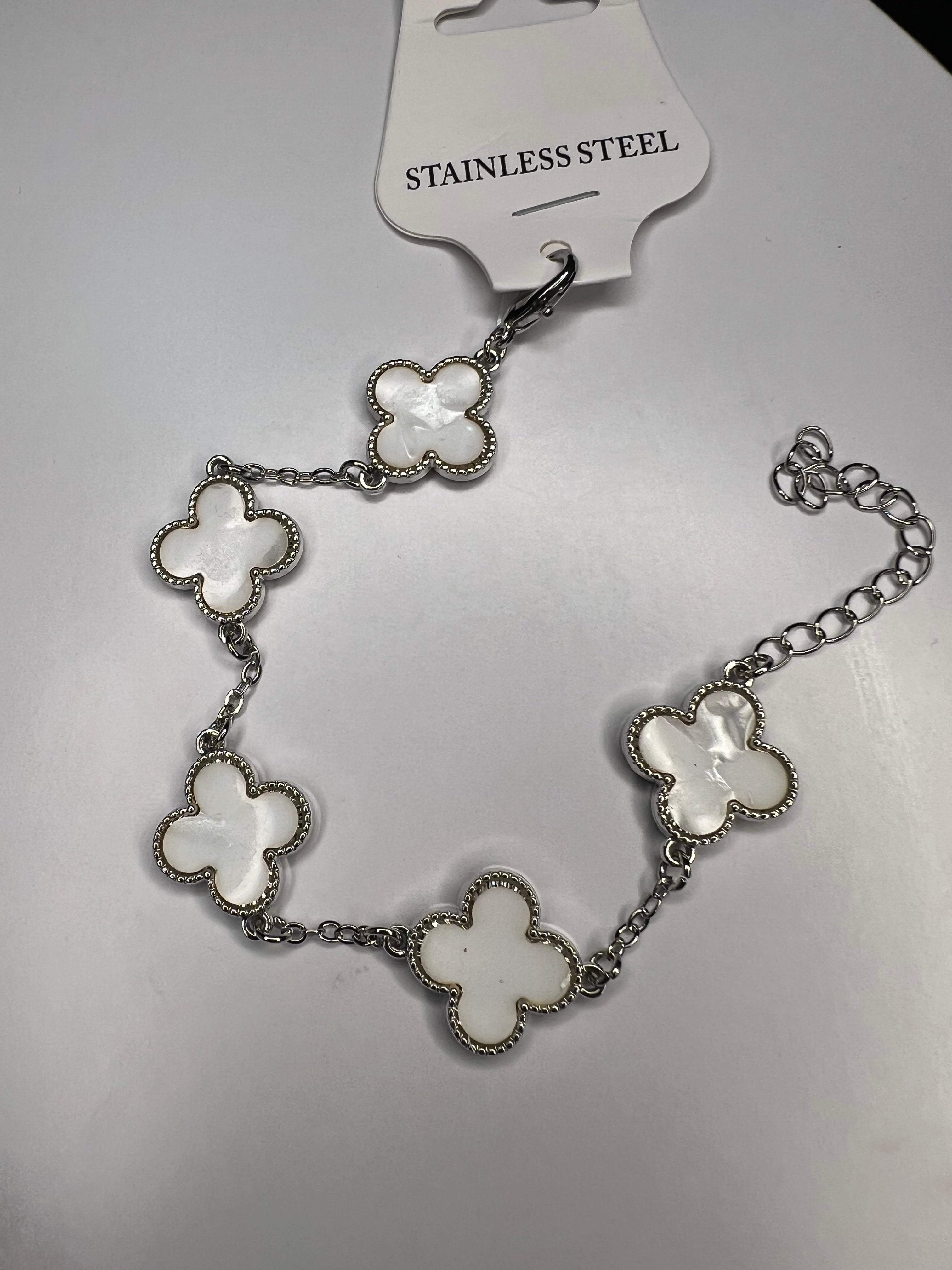 Clover Bracelet - White and Silver Fade Free
