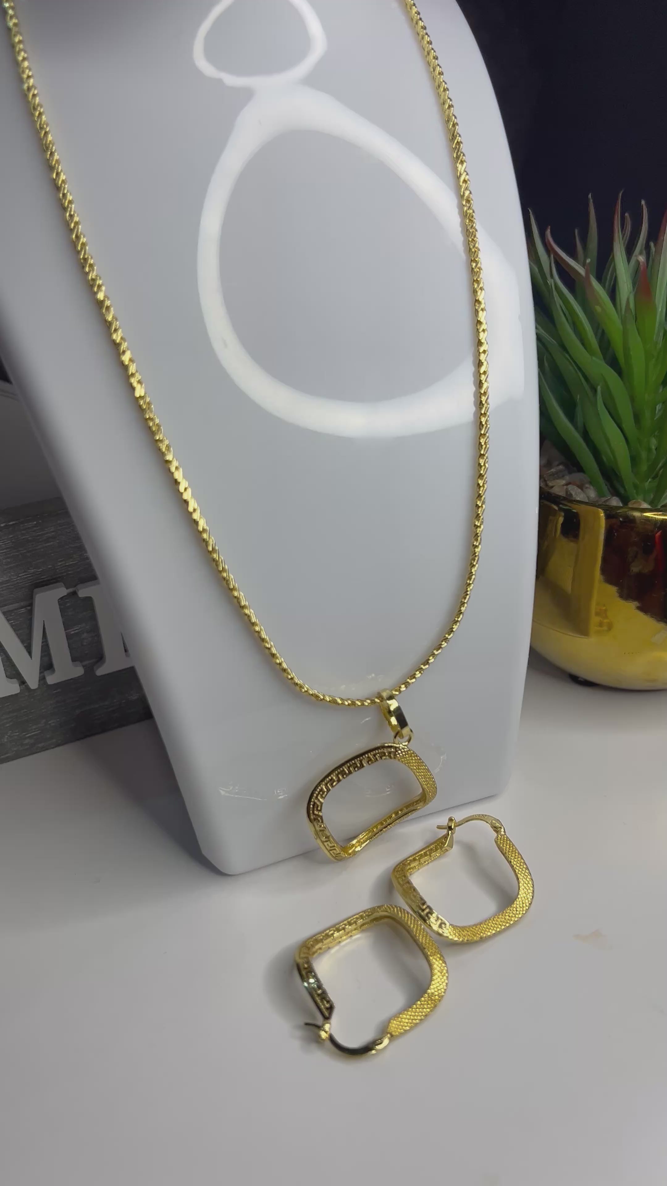 Romania Lightweight Earrings Set Gold